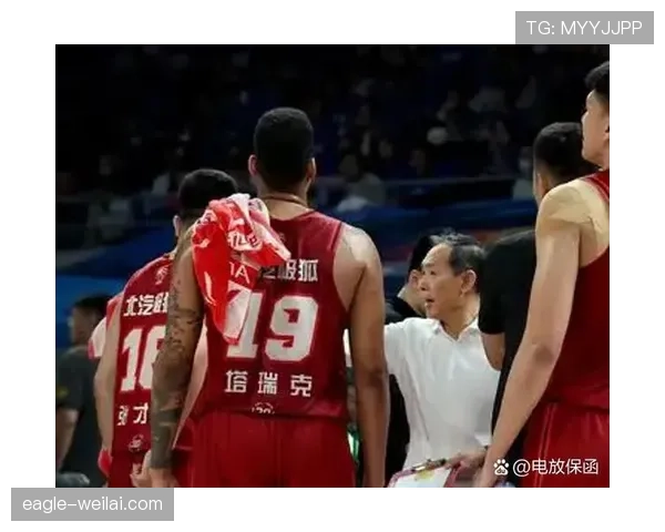 身体冲撞判罚要点:合法肩撞与犯规区别 身体冲撞判罚要点:合法肩撞与犯规区别